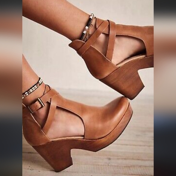 Brand new with tags - Free People Cedar Clog size 6 - Picture 3 of 14